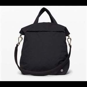 Lululemon on my level bag